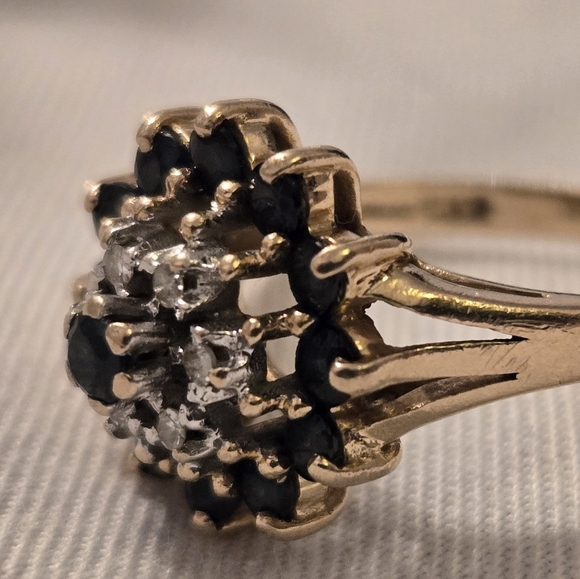 Sapphire and Diamond Ring, 10 karat yellow gold, size 8 - Picture 2 of 5